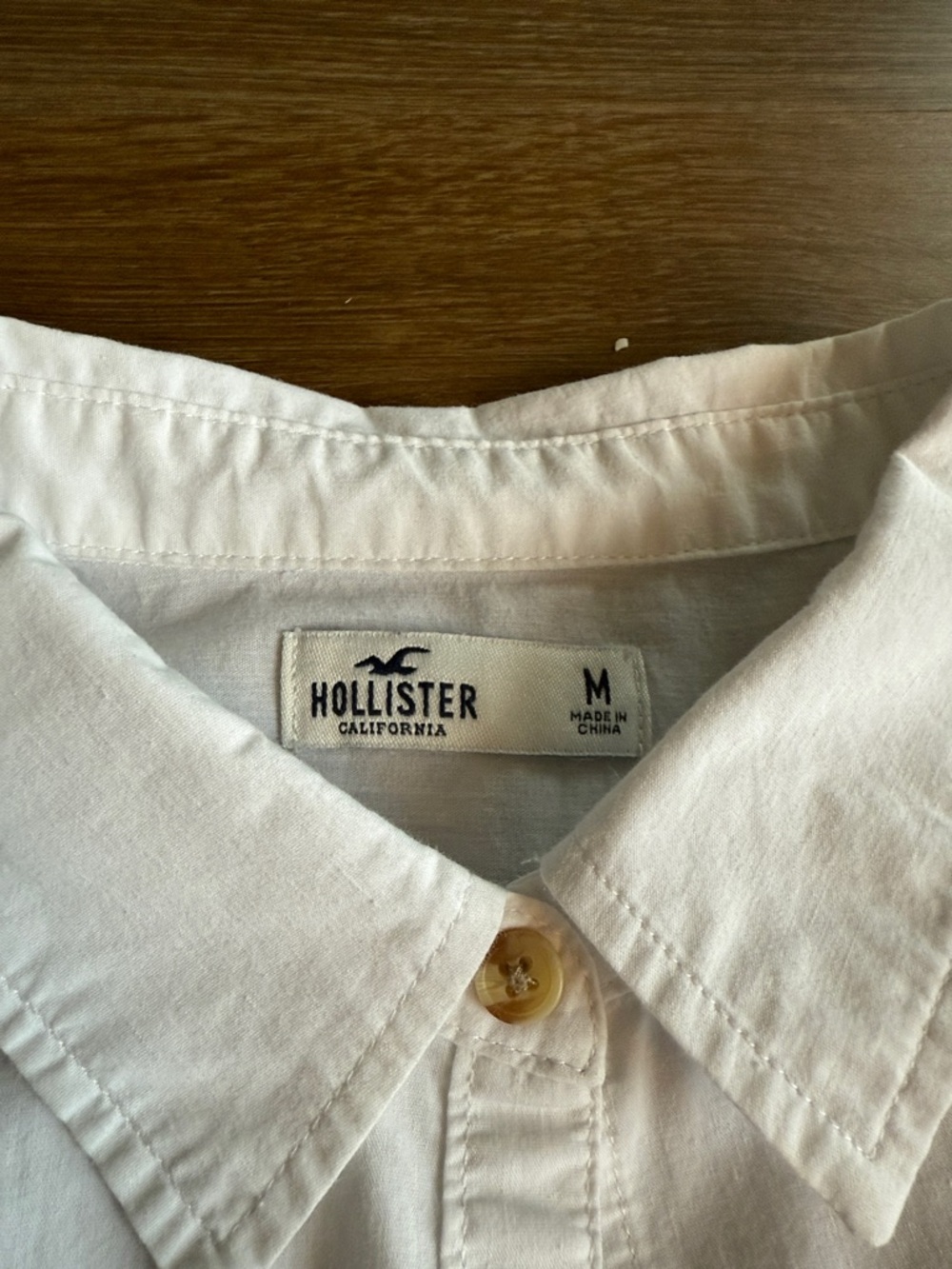 Hollister Women's White Long-Sleeve Button-Down Shirt - Picture 2 of 6